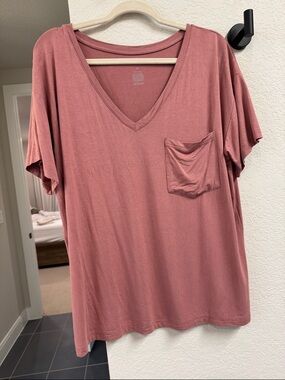 Kyte Baby Women’s v-neck tee